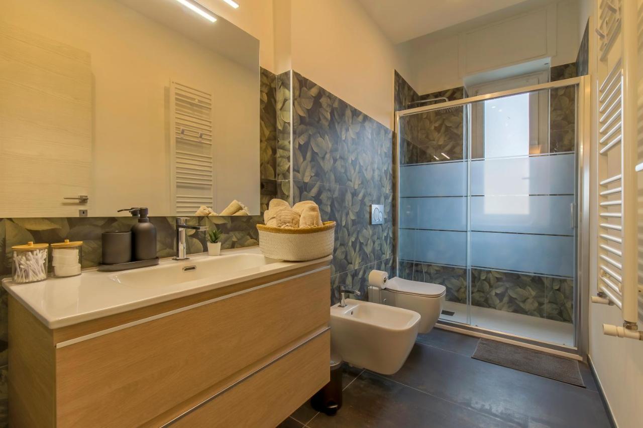 Modern & Bright 2 Bedroom Flat 50M From M4 Stop Milano Esterno foto