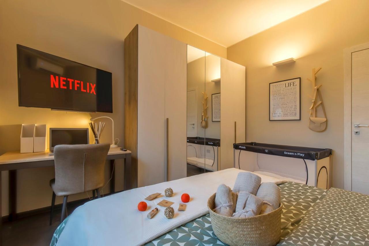 Modern & Bright 2 Bedroom Flat 50M From M4 Stop Milano Esterno foto