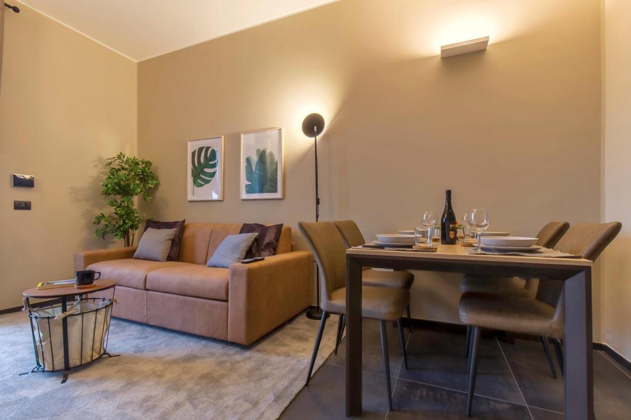 Modern & Bright 2 Bedroom Flat 50M From M4 Stop Milano Esterno foto