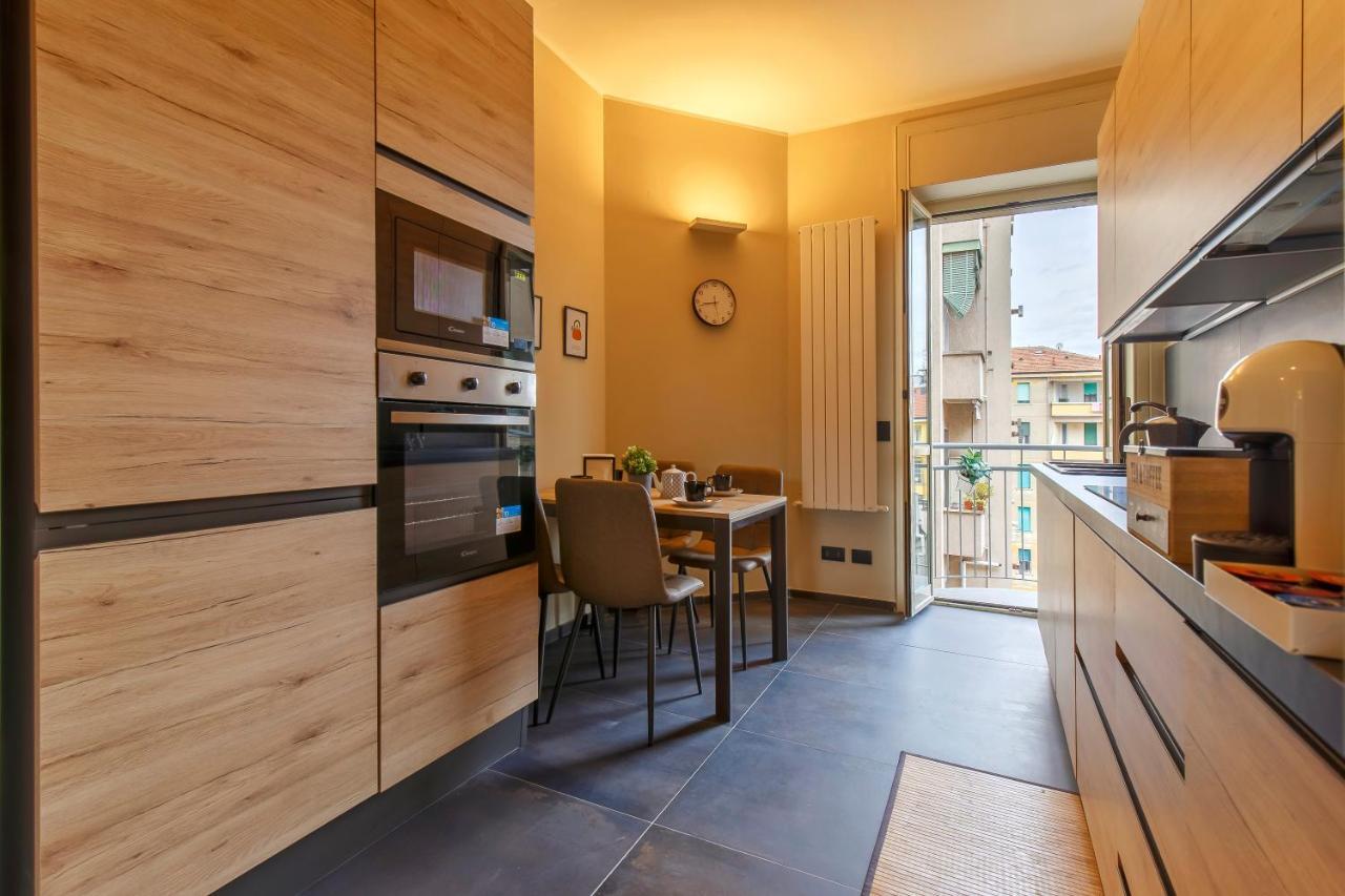 Modern & Bright 2 Bedroom Flat 50M From M4 Stop Milano Esterno foto