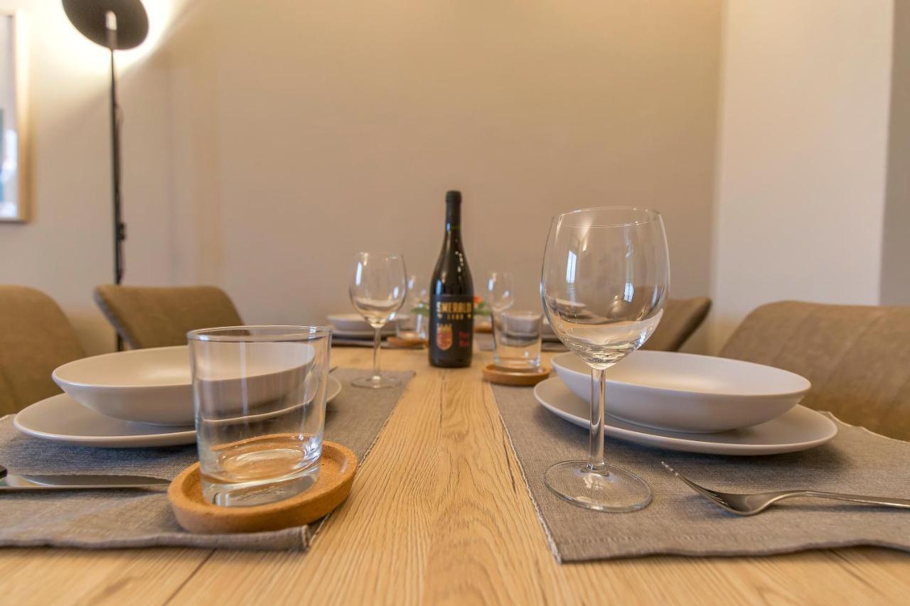 Modern & Bright 2 Bedroom Flat 50M From M4 Stop Milano Esterno foto