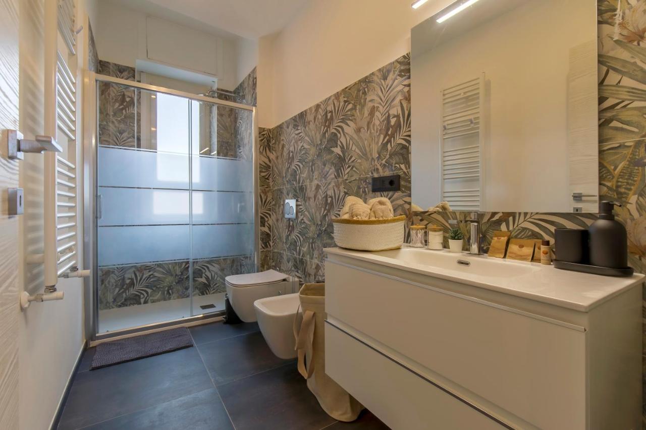 Modern & Bright 2 Bedroom Flat 50M From M4 Stop Milano Esterno foto