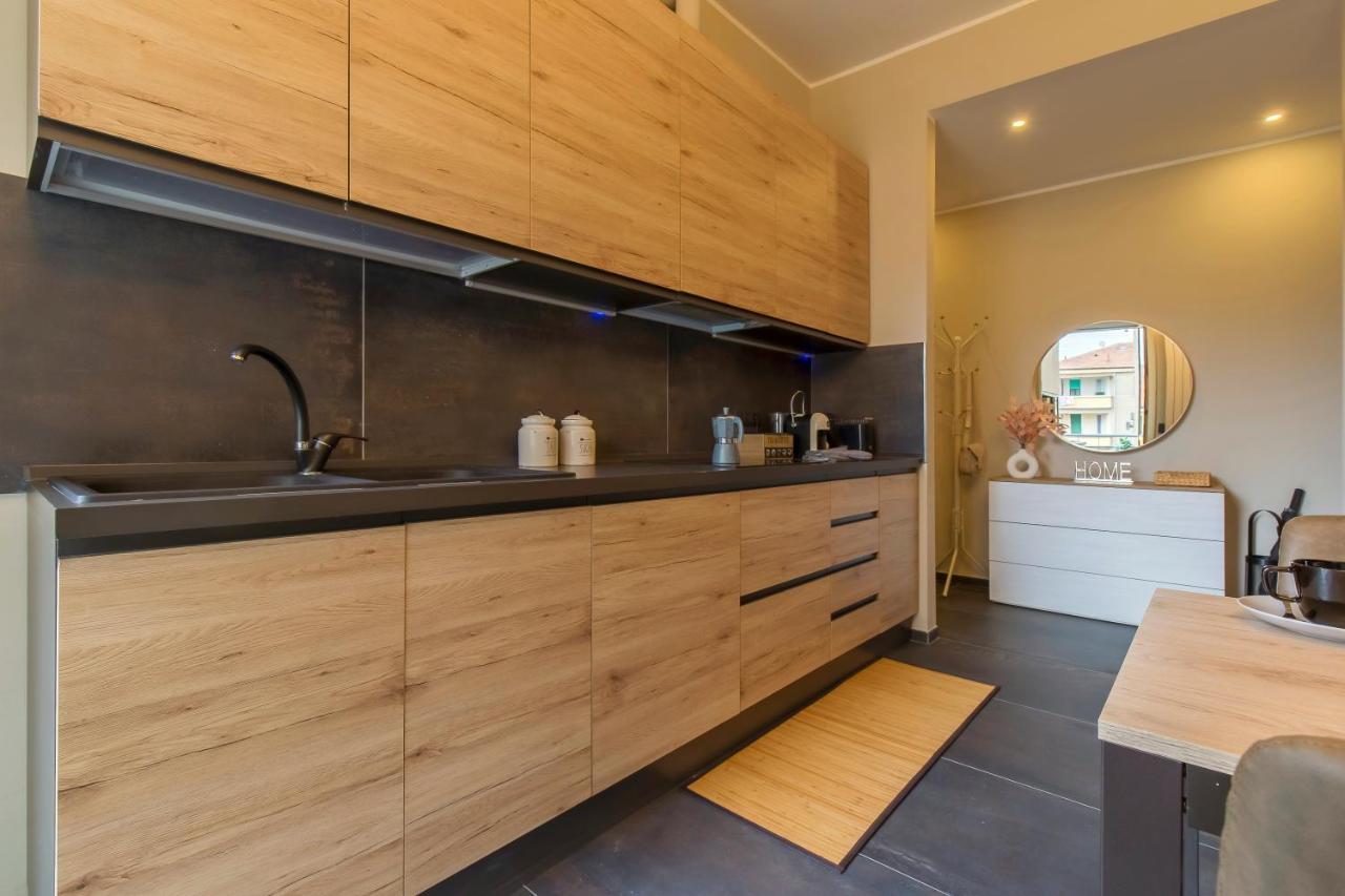 Modern & Bright 2 Bedroom Flat 50M From M4 Stop Milano Esterno foto