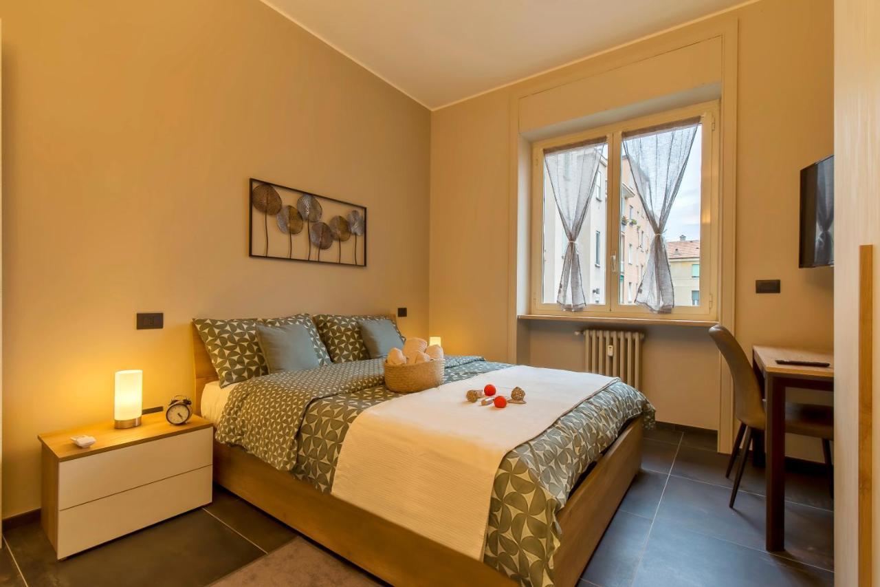 Modern & Bright 2 Bedroom Flat 50M From M4 Stop Milano Esterno foto