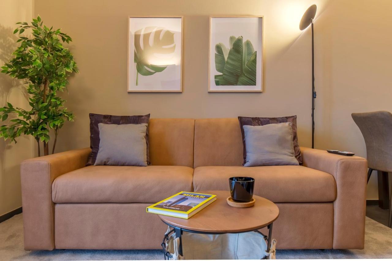 Modern & Bright 2 Bedroom Flat 50M From M4 Stop Milano Esterno foto