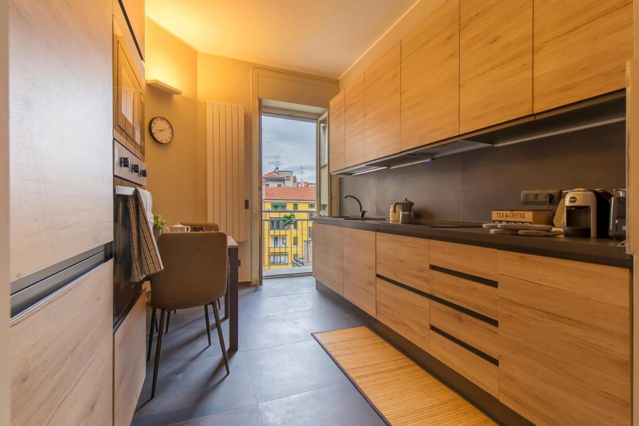 Modern & Bright 2 Bedroom Flat 50M From M4 Stop Milano Esterno foto