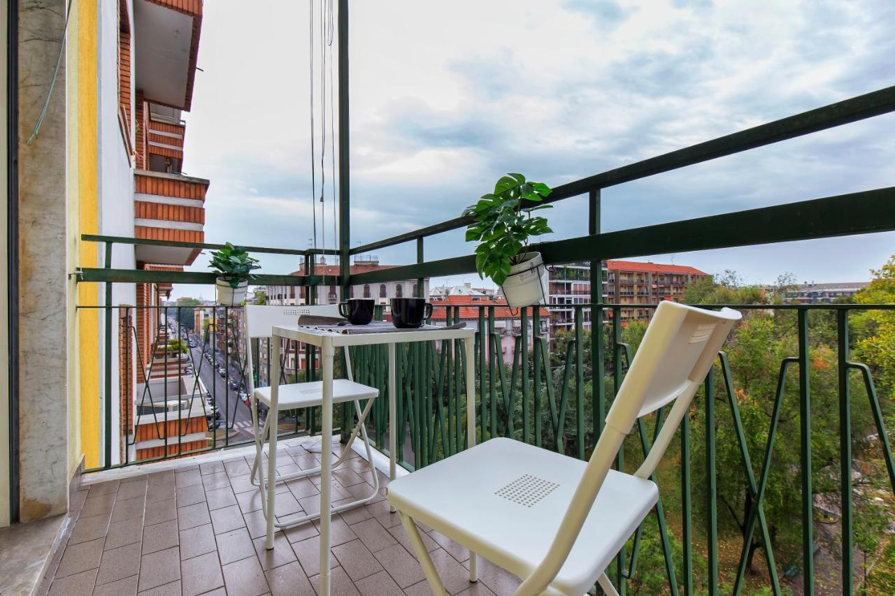 Modern & Bright 2 Bedroom Flat 50M From M4 Stop Milano Esterno foto