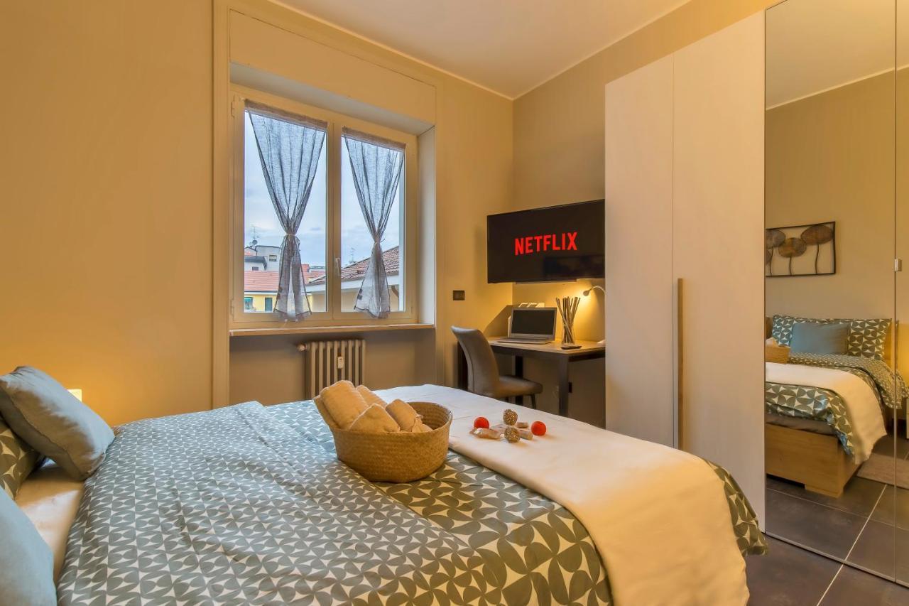 Modern & Bright 2 Bedroom Flat 50M From M4 Stop Milano Esterno foto