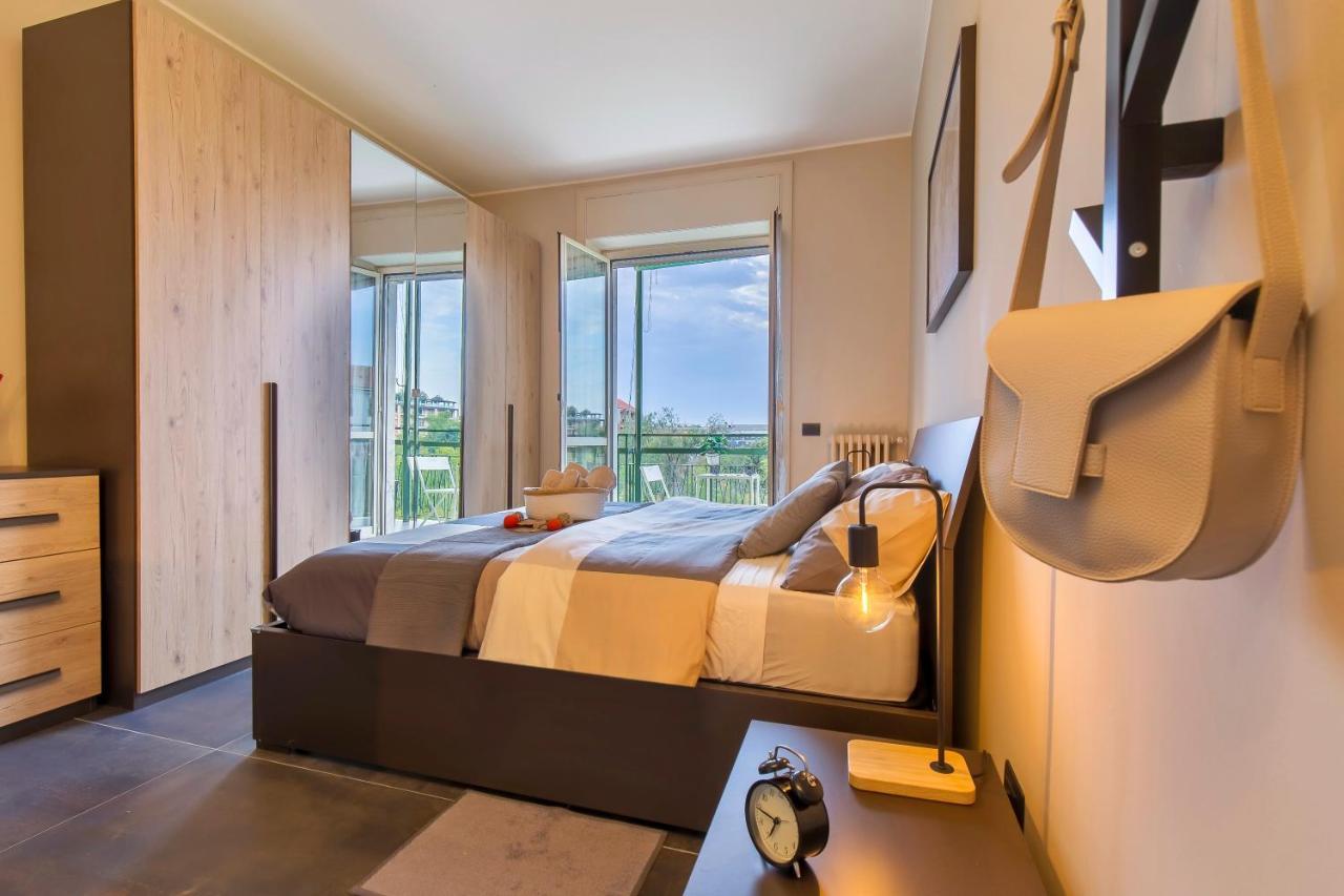 Modern & Bright 2 Bedroom Flat 50M From M4 Stop Milano Esterno foto